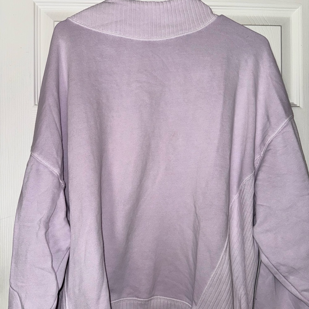 American Eagle mock neck sweatshirt. Very beautiful lavender color. size L